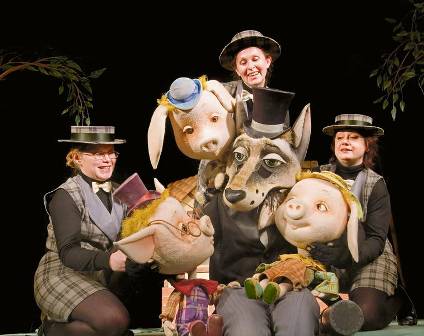 три поросенка благотворительный спектакль.jpg