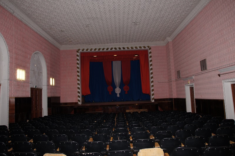 ДО РЕМОНТА Зрительный зал Воробьевский район Руднянский СДК.JPG