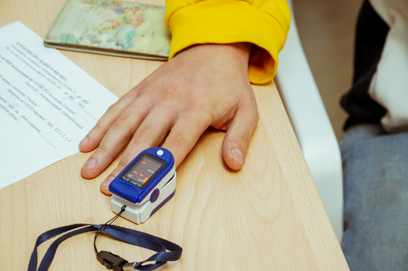 анализ осмотр врач доктоор пациент измеренеи сатурация давления  коронавирус корона ковид мед центр поликлиника фото ермакова (12).jpg