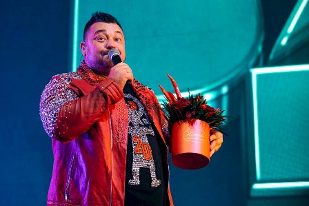 руки вверх.jpg