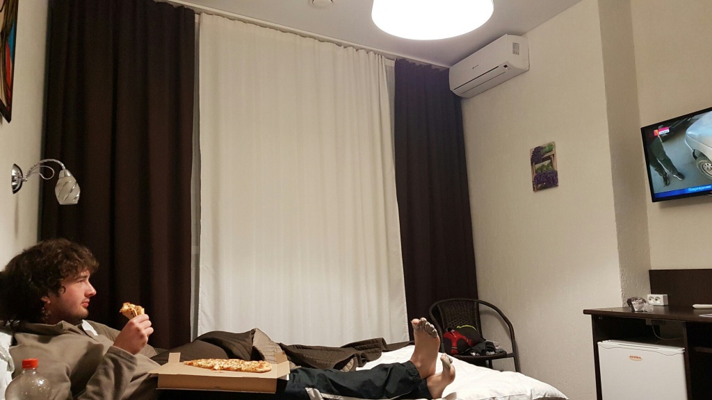 Кирилл Фронюк в отеле.jpg