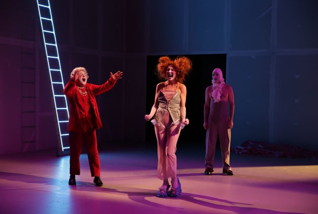 Граф Альмавива (слева).jpg