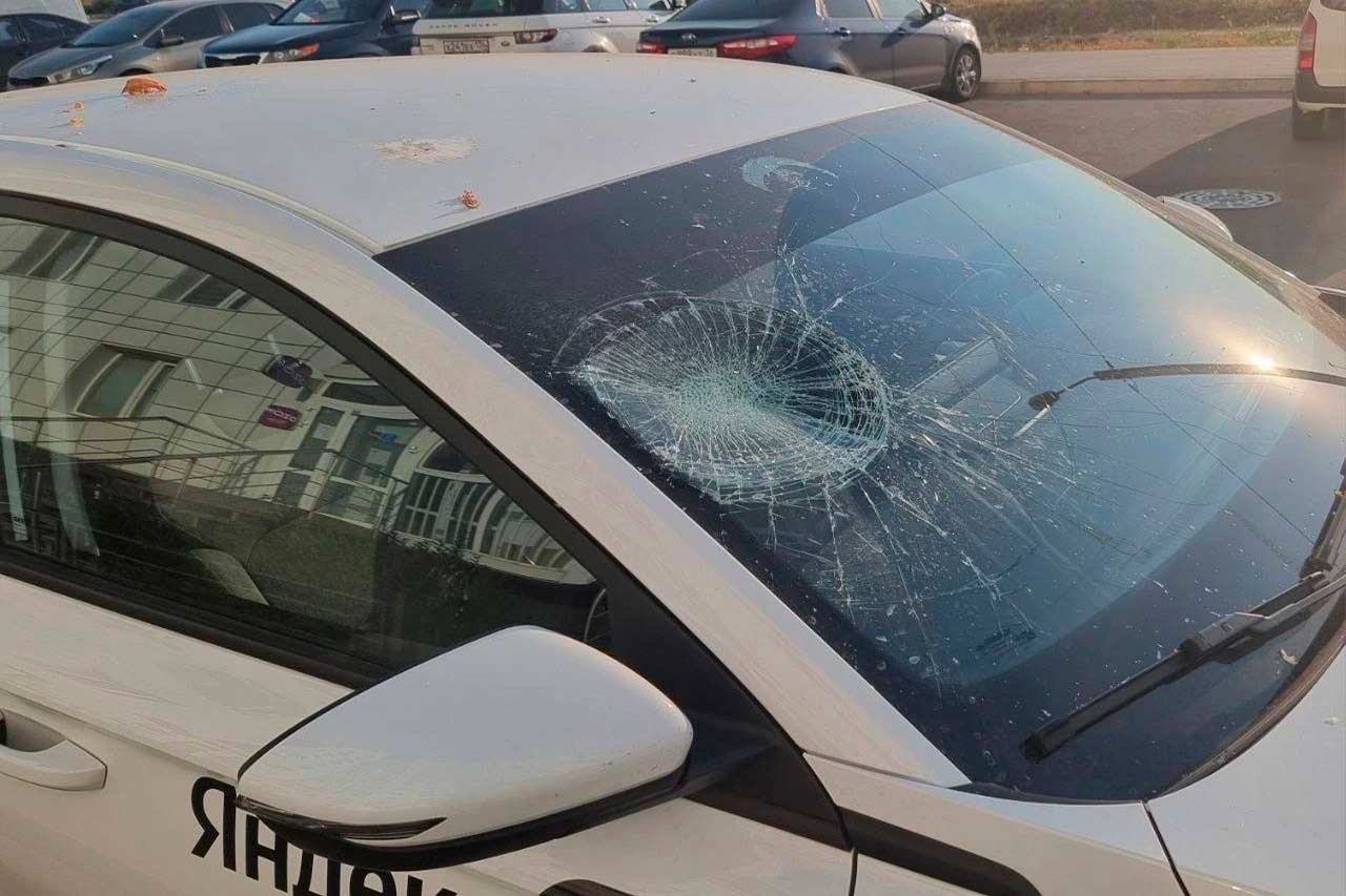 разбитое стекло машина.jpg разбитое стекло машина.jpg