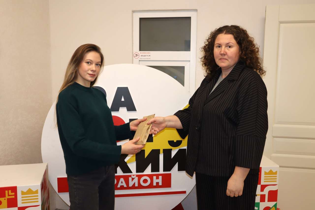 асташина справа в кружок.jpg асташина справа в кружок.jpg