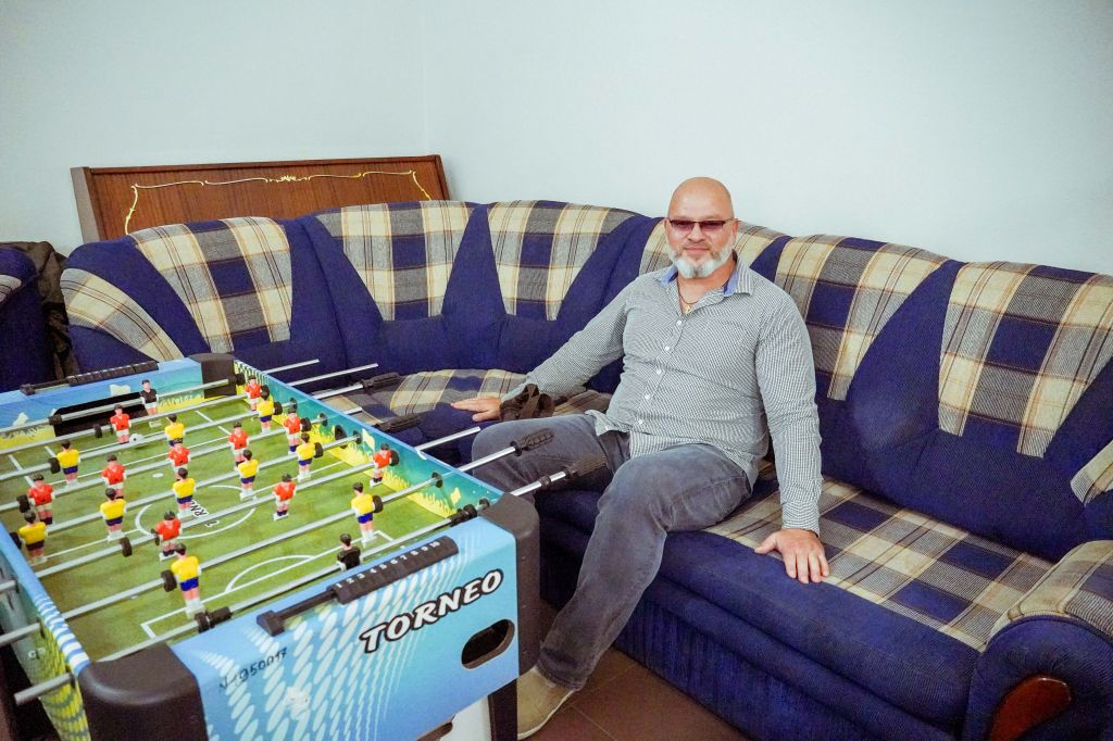 Диван из квартиры Мамедова в доме культуры Придонской.jpg