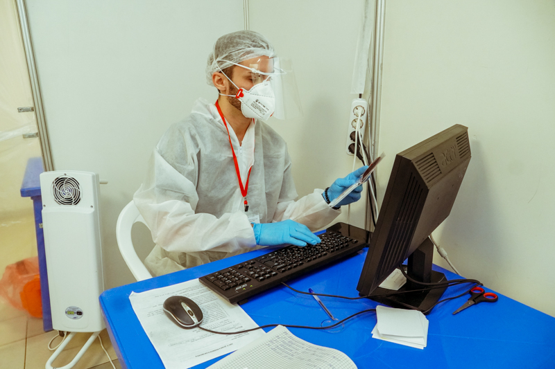 медицинский мед центр поликлиника врач врачи красная зона больница ковид коронавирус фото ермакова (3).jpg