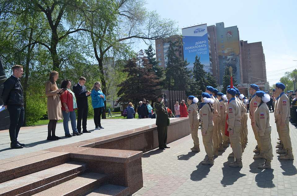               В Коминтерновском районе прошел смотр строя и песни