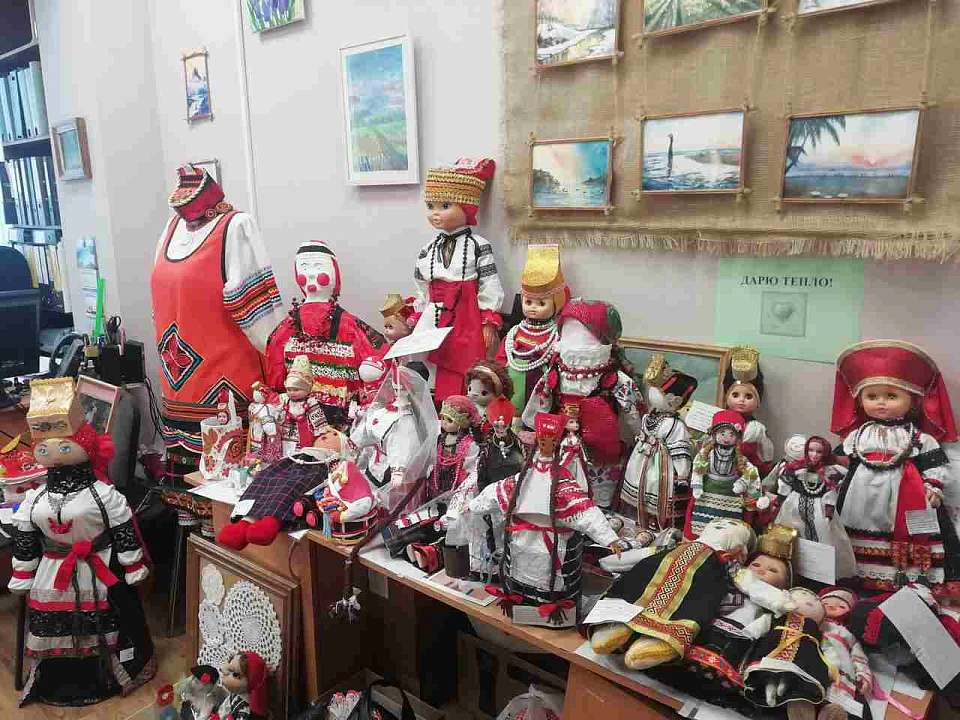 В управе Коминтерновского района проводятся экскурсии по экспозиции «Народный костюм Воронежской области»