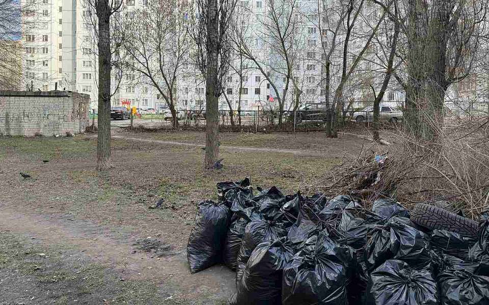 Весенние уборочные работы на всей территории района продолжаются