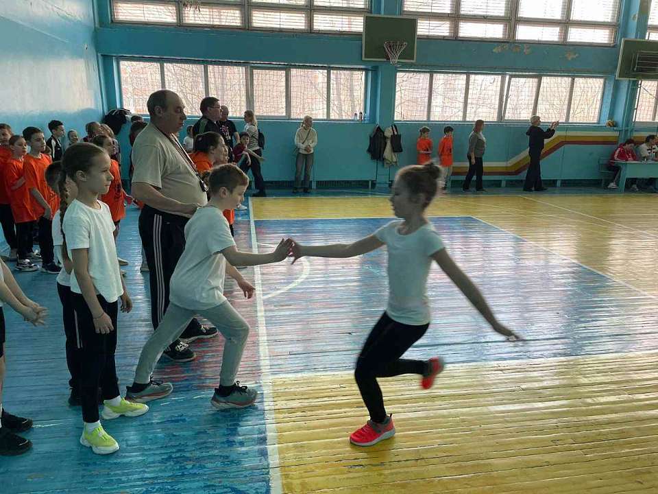 В Коминтерновском районе соревнуются школьники