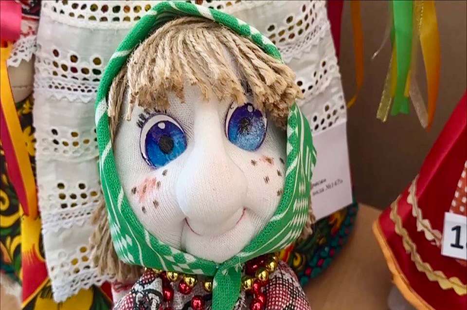 Воронежские педагоги и школьники создали более 300 уникальных кукол к Масленице