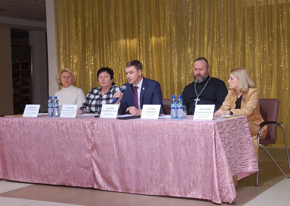 Воронежский губернатор пожелал победы в конкурсе на пост главы Новоусманского района Дмитрию Маслову