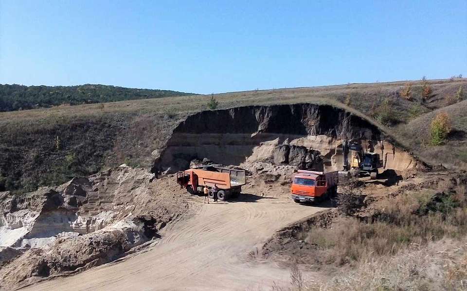  Карьер с незаконной добычей песка выявили под Воронежем