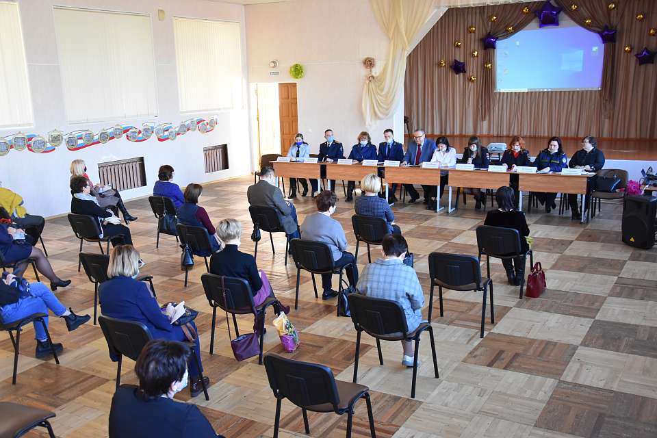 В Железнодорожном районе прошло расширенное заседание комиссии по делам несовершеннолетних