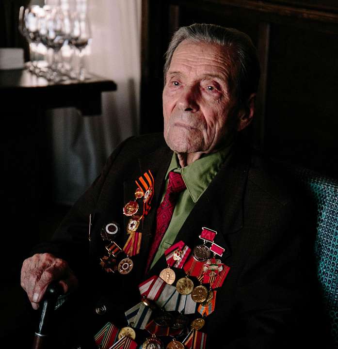 В Центральном районе ветерану Алексею Федоровичу Апалькову вручили памятный знак «Воронеж – город воинской славы»