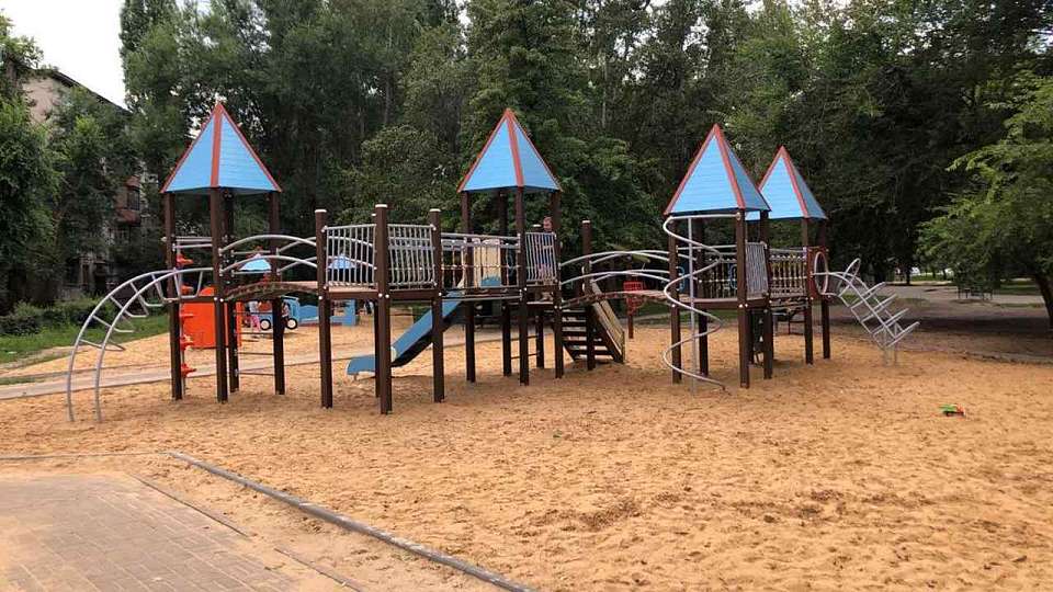 В Советском районе Воронежа установили новую детскую площадку 