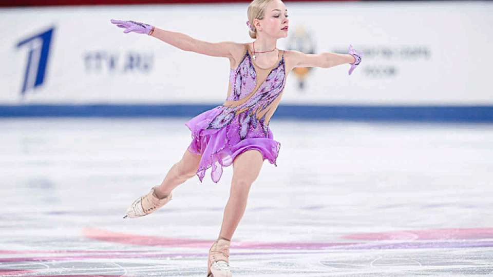 Первенство России среди юниоров выиграла воронежская фигуристка Елена Костылева