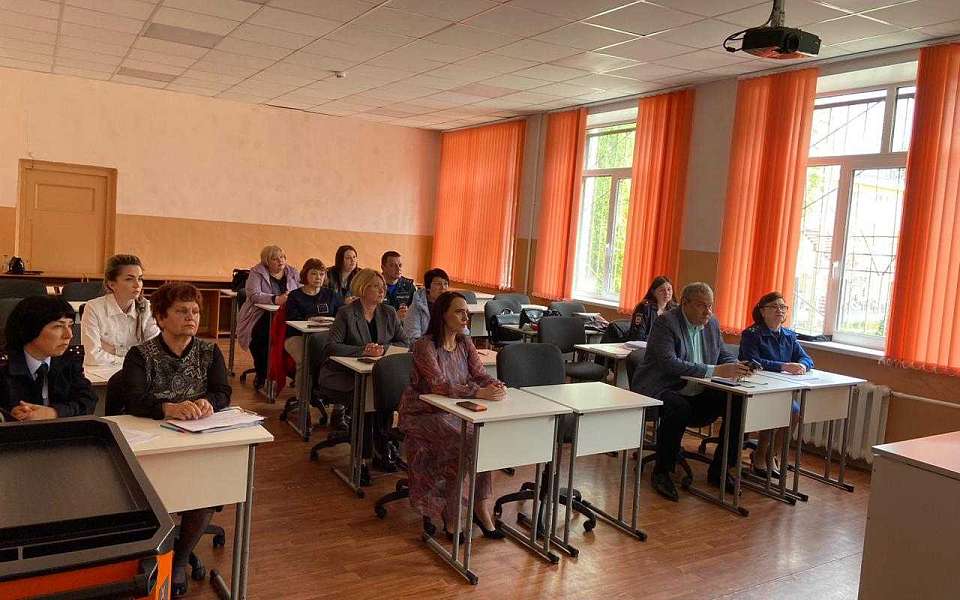 Комиссия по делам несовершеннолетних и защите их прав управы Железнодорожного района провела выездное заседание