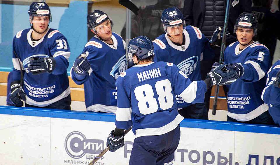 Хоккеисты воронежского «Бурана» переиграли на своём льду алтайских динамовцев