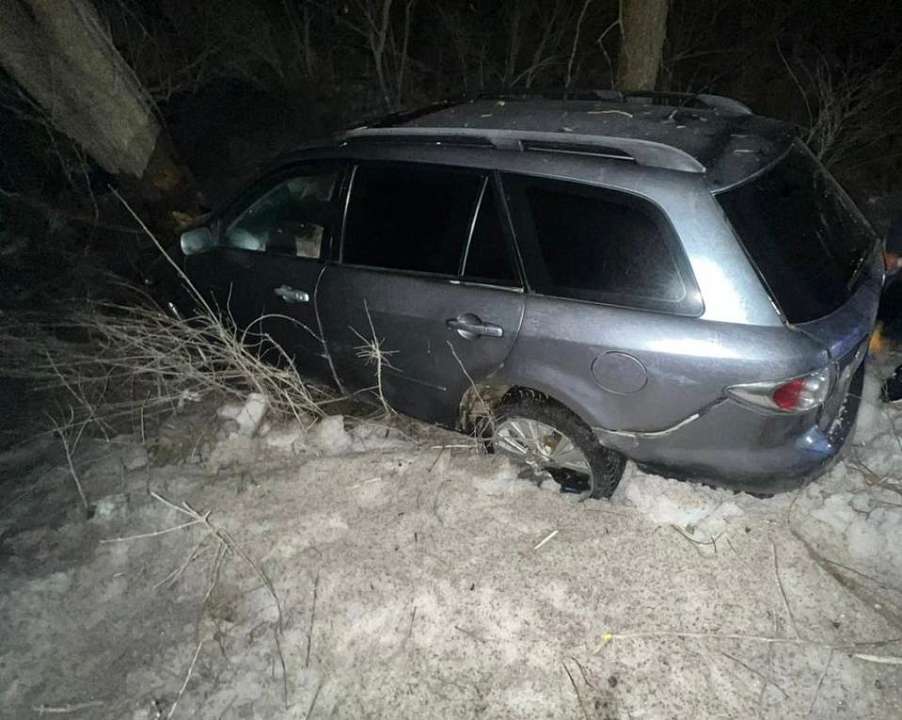Две девушки пострадали в съехавшей в кювет иномарке под Воронежем