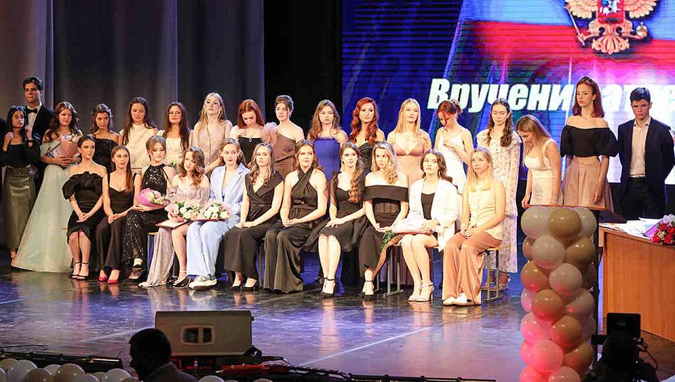 С Днём молодёжи воронежцев поздравили первые лица области и города