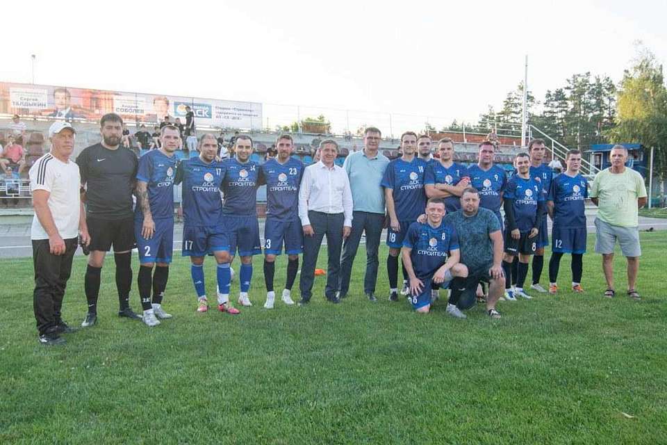 Депутат Андрей Соболев прибыл на стадион в Придонском поболеть за любимую команду