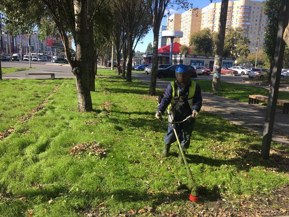 В Железнодорожном районе продолжаются благоустроительные работы