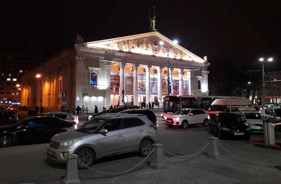 Запретят парковку и закроют движение у театра оперы и балета в Воронеже