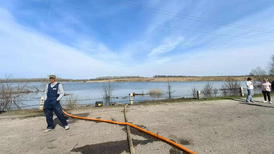 Дмитриевскую плотину прорвало в Воронежской области
