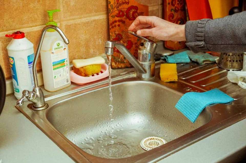 Воду отключат 11 апреля в десятках домов Коминтерновского района Воронежа