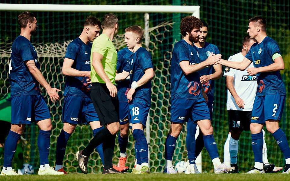 Воронежский «Факел» оказался сильнее в спарринге с «Шинником»