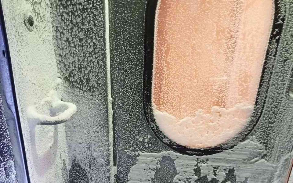 Фото замороженных тамбуров в поезде «Воронеж – Москва» показали воронежцам