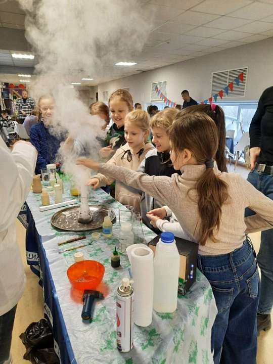 В Ленинском районе новогодние сказки становятся научными