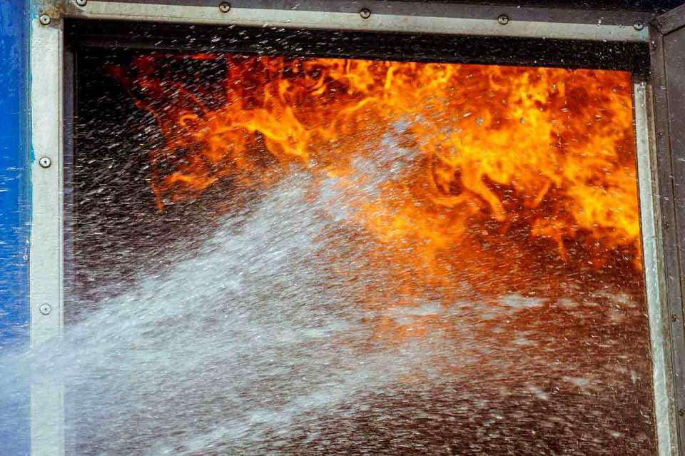 Пункт выдачи заказов сгорел с товарами ночью под Воронежем