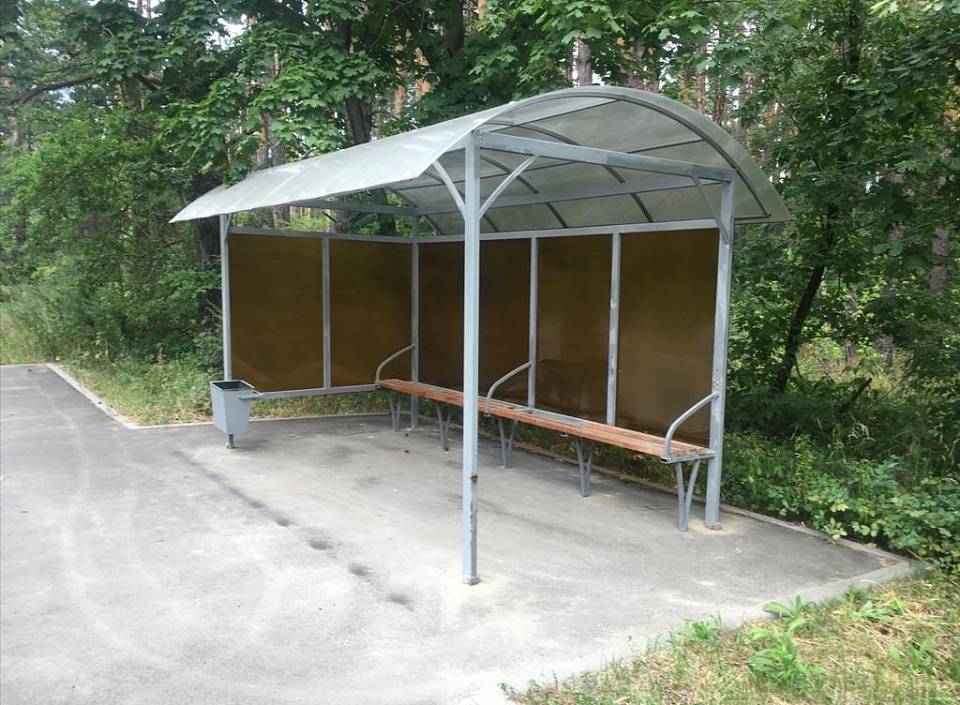 В Железнодорожном районе Воронежа восстанавливают остановки, пострадавшие от действий вандалов