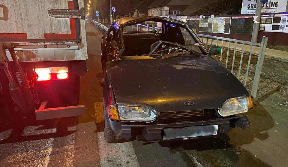 В аварии с грузовиком на воронежской трассе разбилась компания молодёжи