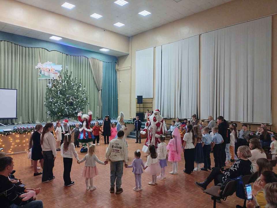 В Коминтерновском районе проходят новогодние торжества