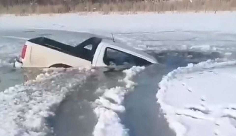 Под Воронежем после дрифта легковушка с водителем утонула в озере