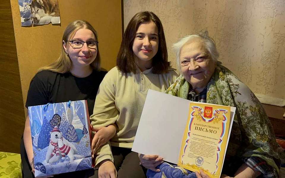 В Коминтерновском районе отметила 90-летие Фариде Осипова, пережившая блокаду Ленинграда