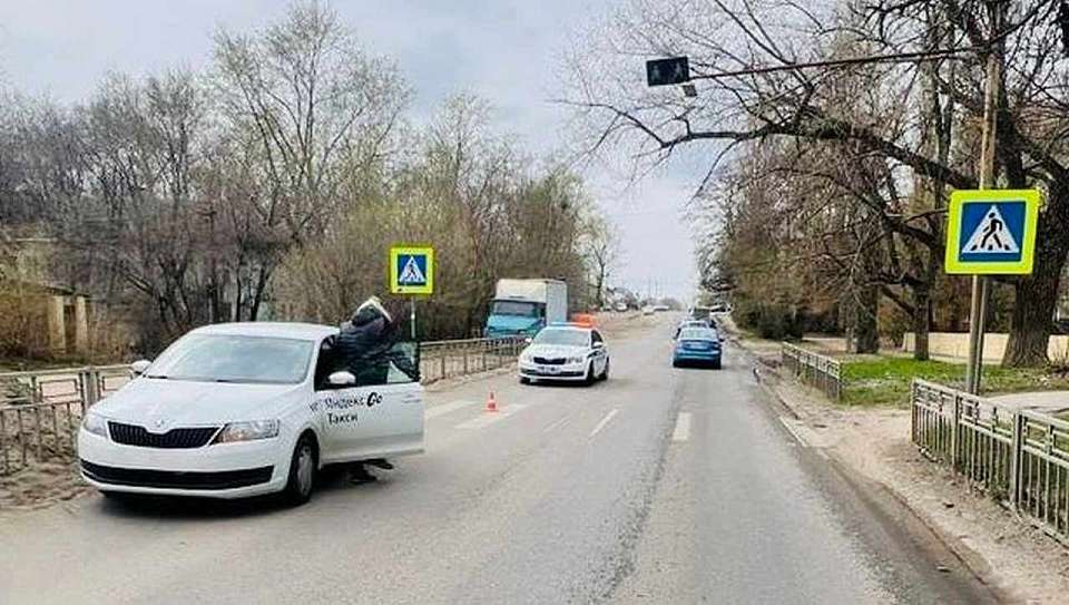 Иномарка сбила на переходе 13-летнюю девочку в Воронеже
