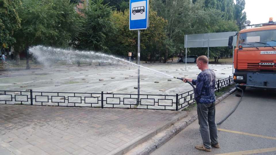 В Коминтерновском районе Воронежа обустраивают газоны площадью свыше 600 тыс. кв м