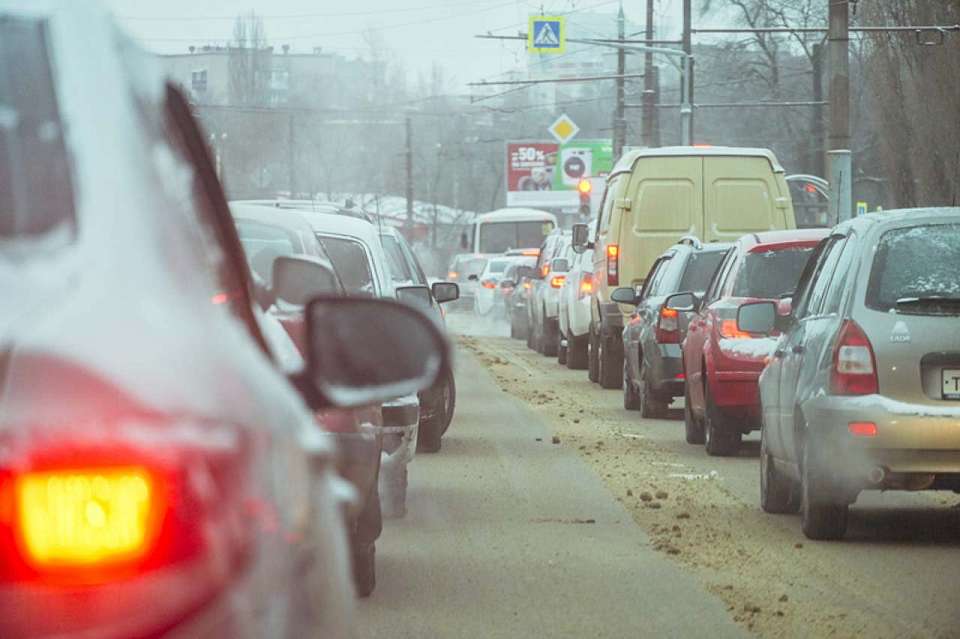 Гигантская пробка сковала трассу М-4 «Дон» под Воронежем