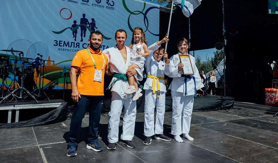 Победителем Всероссийского марафона «Земля спорта – 2026» стала воронежская семья
