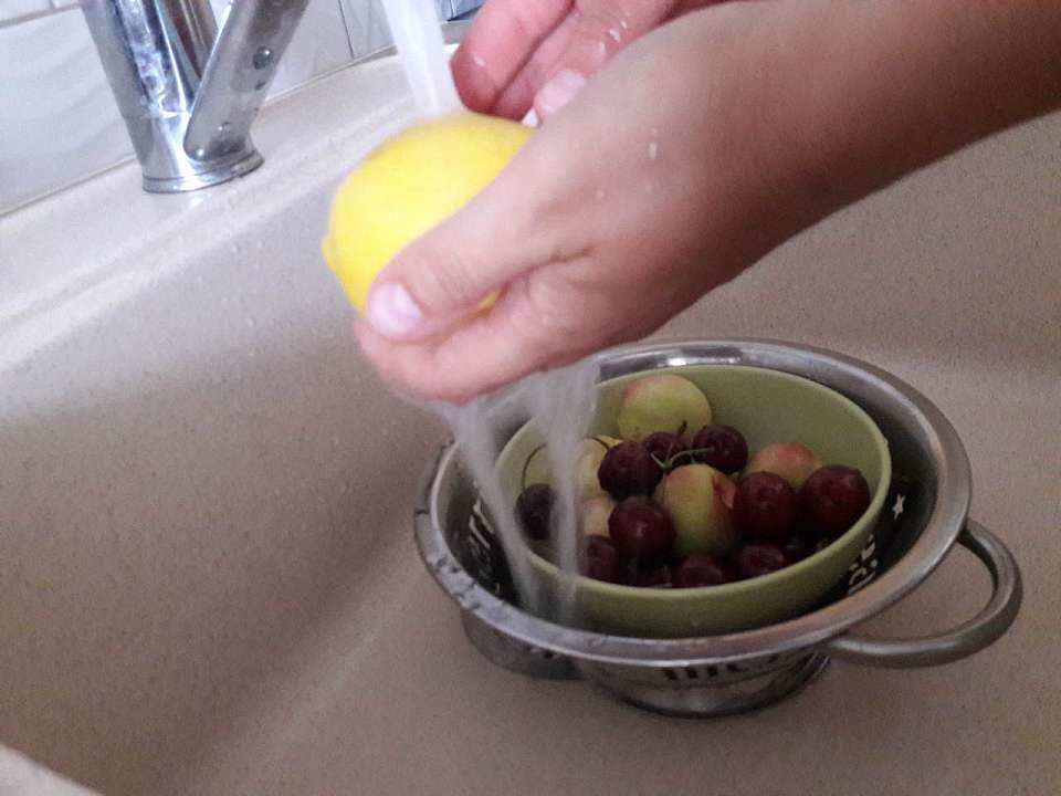 Коммунальный сбой в микрорайоне Воронежа оставил людей без воды