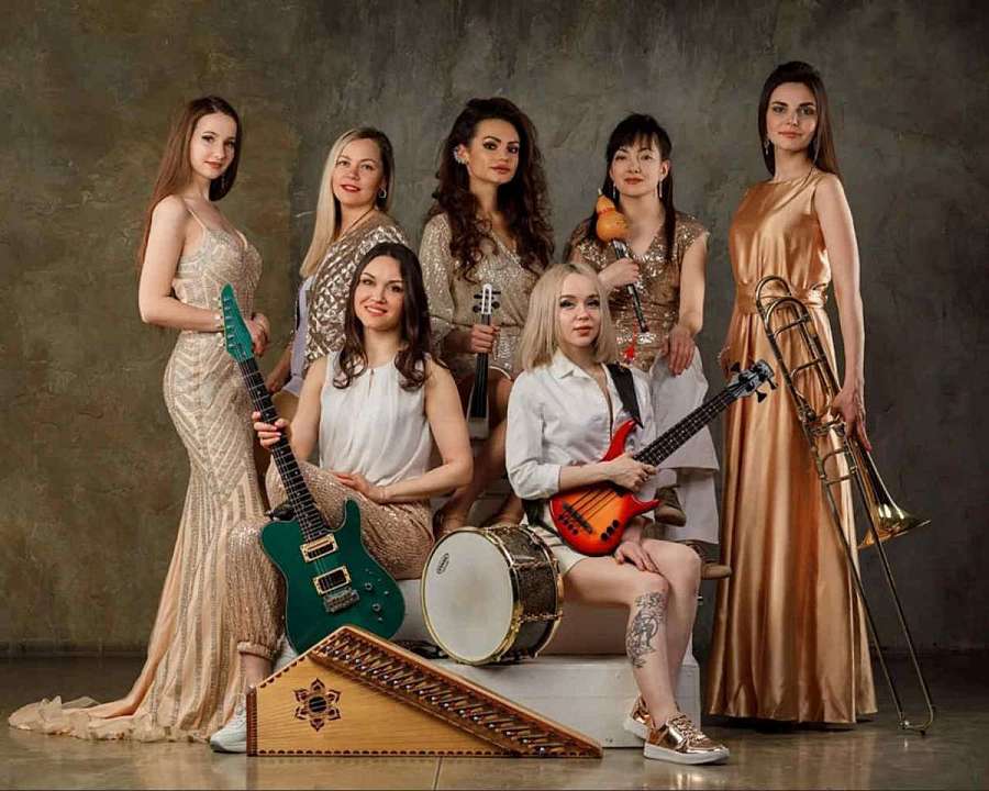 Девушки из OTTA-orchestrа сыграют для воронежцев на индийском ситаре и китайской хулуси