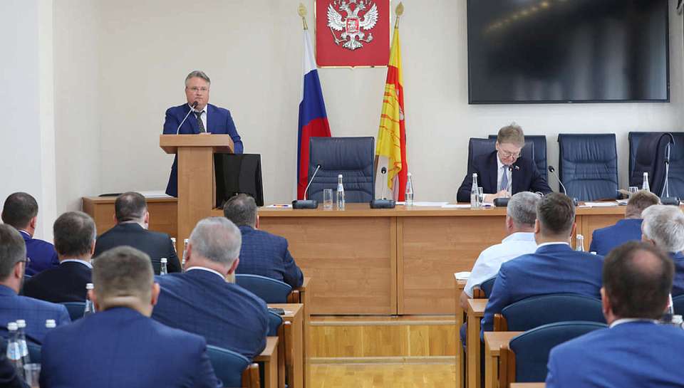 В центре внимания – семьи военнослужащих: более сорока вопросов рассмотрено на очередном заседании Воронежской городской Думы