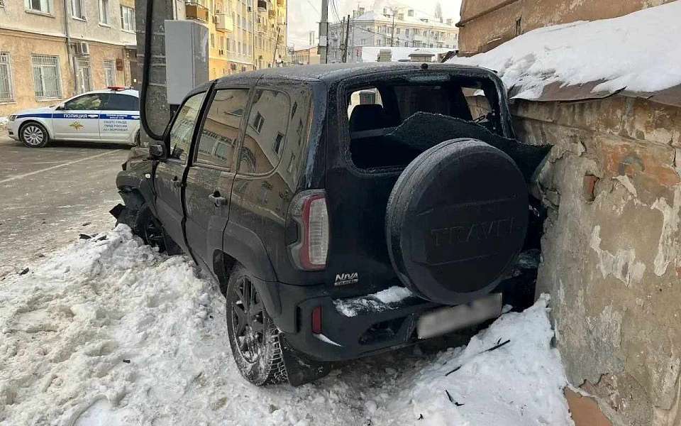 Насмерть сбил неизвестную женщину у музея «Арсенал» молодой автомобилист в Воронеже