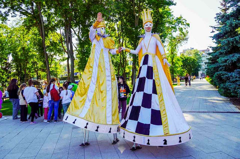 Воронежцев с детьми приглашают провести выходной на Адмиралтейской площади