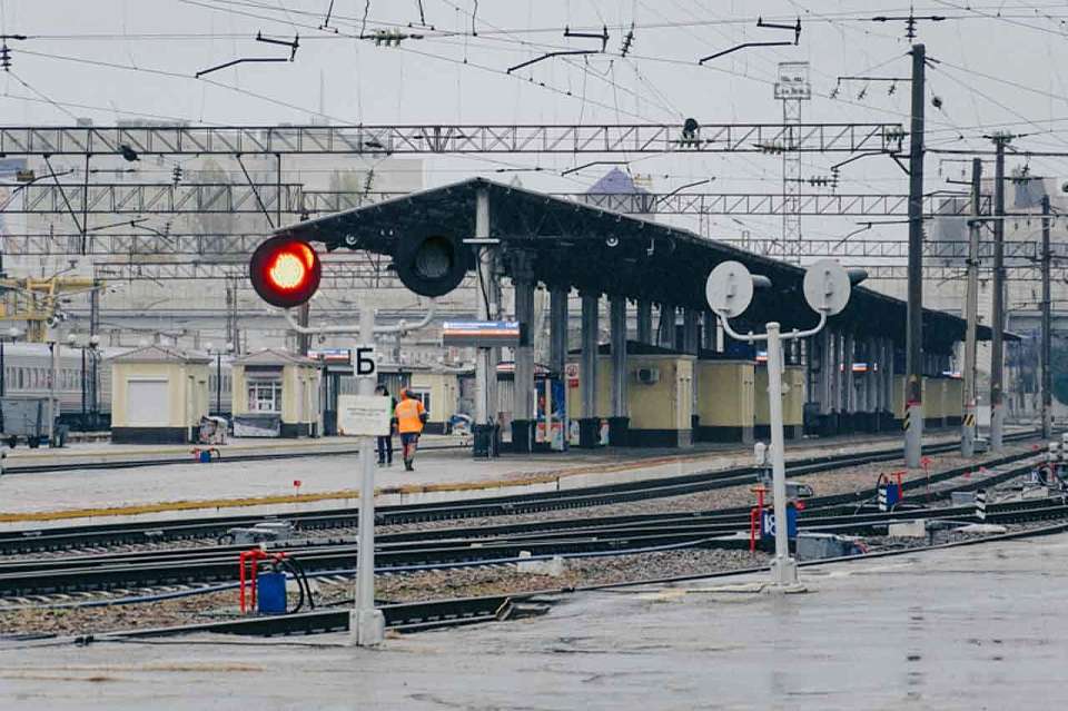 Отстали от графика проходящие через Воронеж поезда из-за схода вагонов