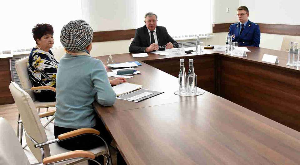 В Ленинском районе помогают гражданам решать важные вопросы
